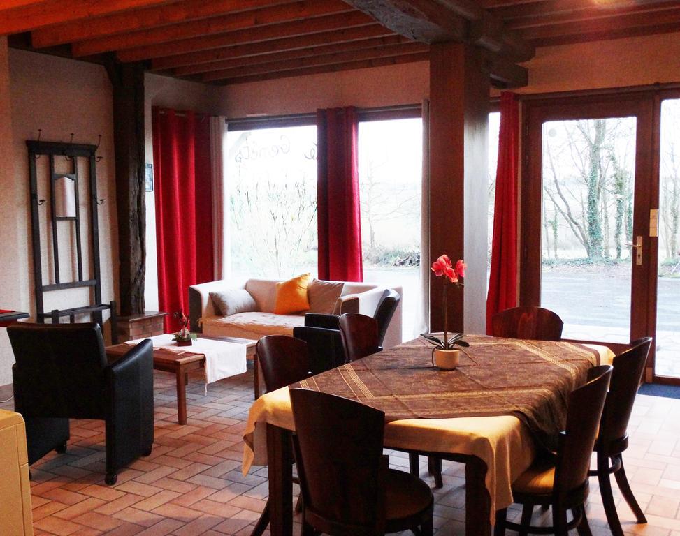 Gites De La Ferme Auberge De Mesauboin Bille Bagian luar foto
