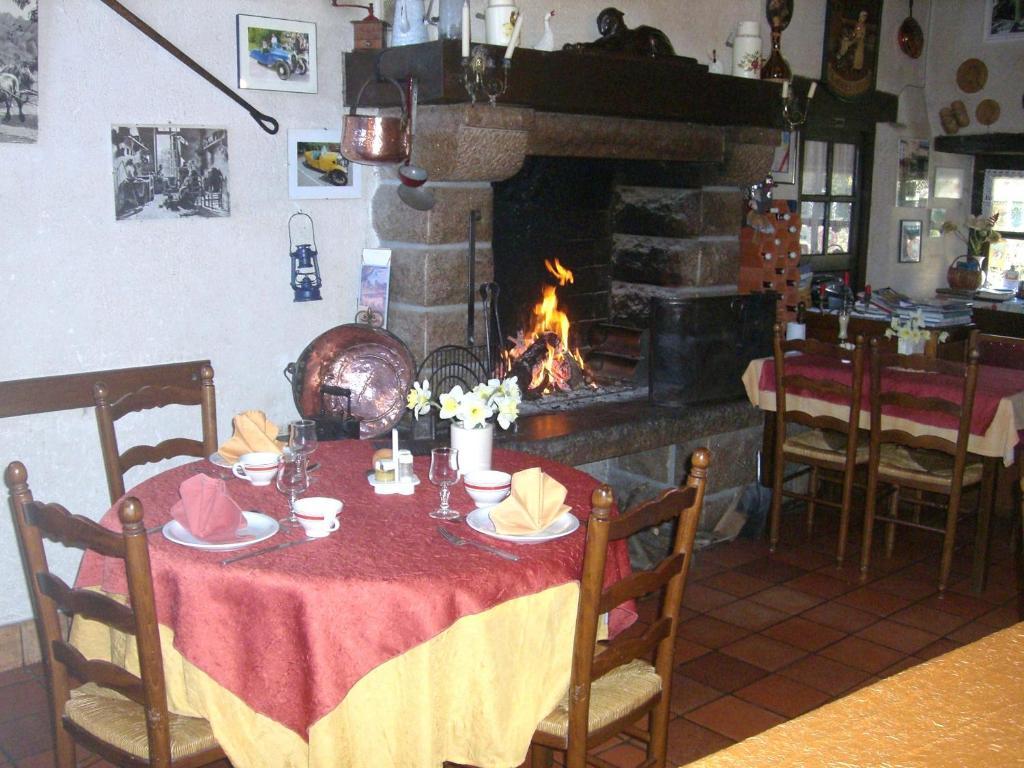 Gites De La Ferme Auberge De Mesauboin Bille Bagian luar foto